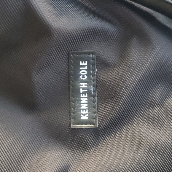 ✈ LIMITED TIME SALE! KENNETH COLE DUFFEL ✈ - Picture 3 of 3